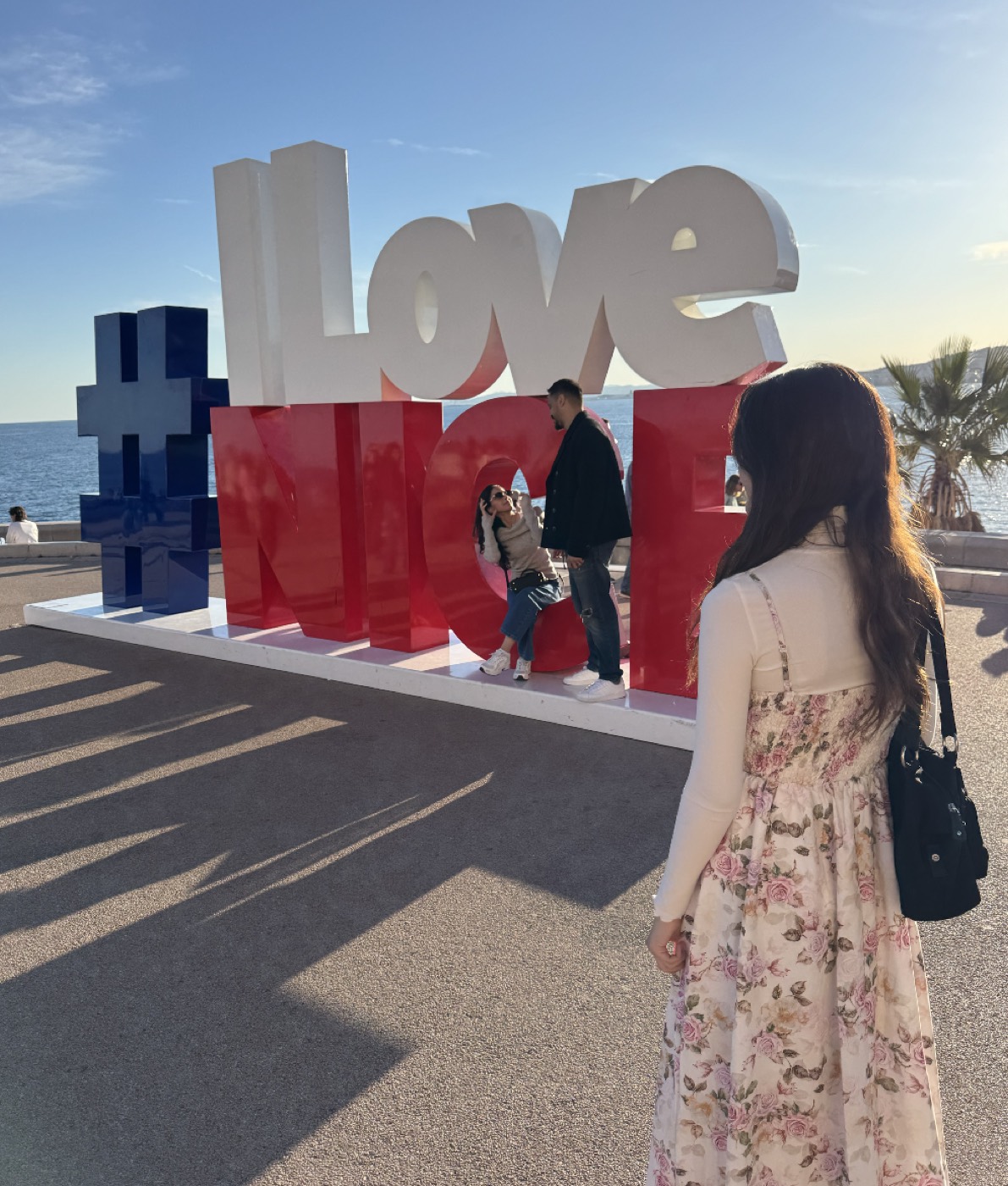 I LOVE NICEを裏側から撮影